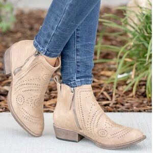 VERY G | Lisette Women’s Mid Ankle Booties | Nude | Size 10